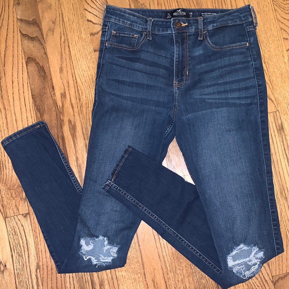 Hollister Classic Stretch- High-Rise Super Skinny Jeans— Size 7Long (W28, L32)